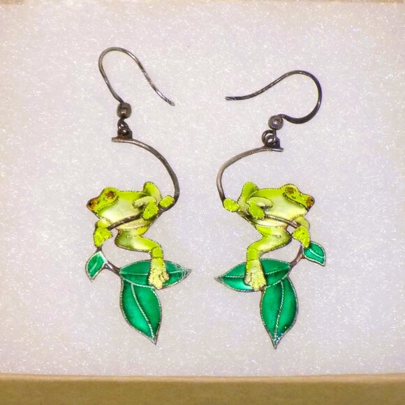 New Artisan Signed Sterling Silver Handcrafted Frog on Vine Drop Earrings - Picture 2 of 4